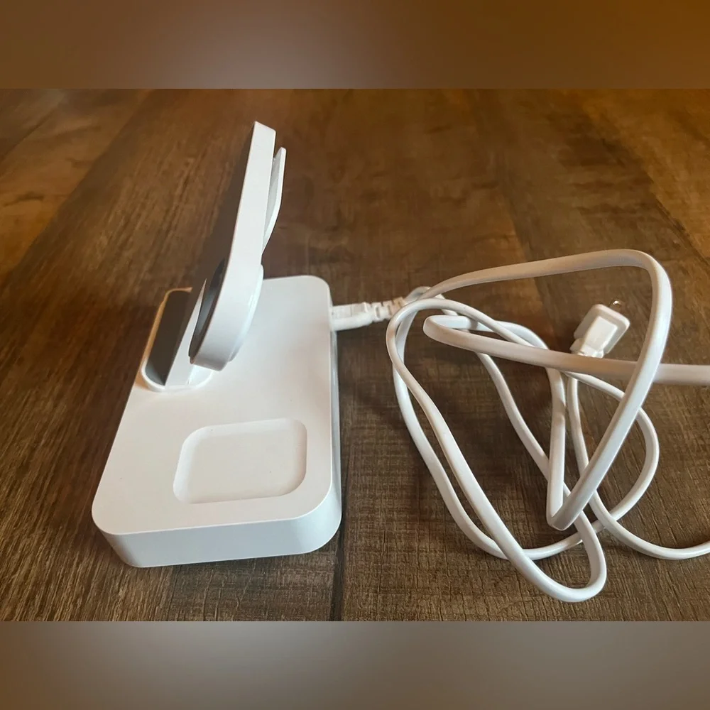 Soopii 3 in 1 wireless charging station. Charge your phone, AirPods and iWatch
